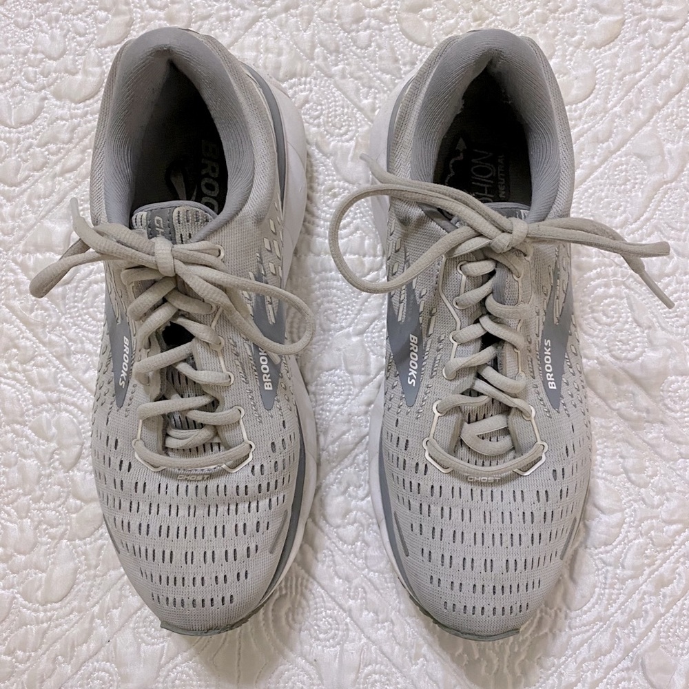 Brooks Womens Ghost 13 Running Sneakers Shoes 1203381B051 Gray 7.5
